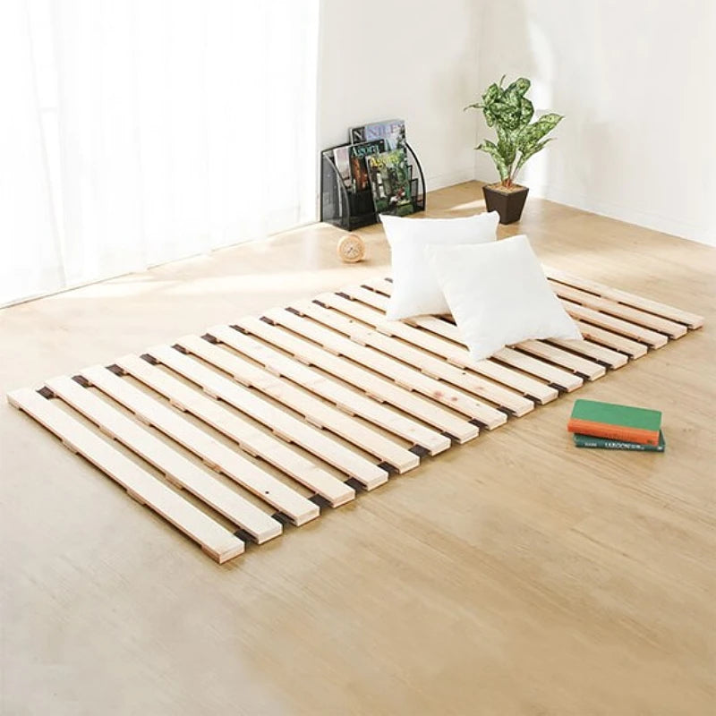 Lattes de support de lit installées sous un matelas tatami