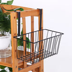 Panier vert utilisé comme jardinière intérieure