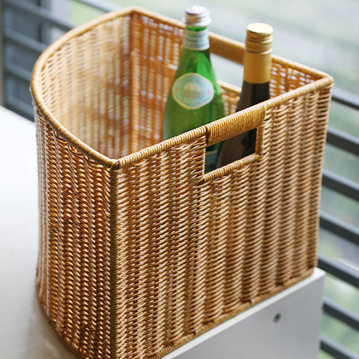 panier rangement tressé marron clair rustique poignées intégrées grande capacité organisation maison livres magazines
