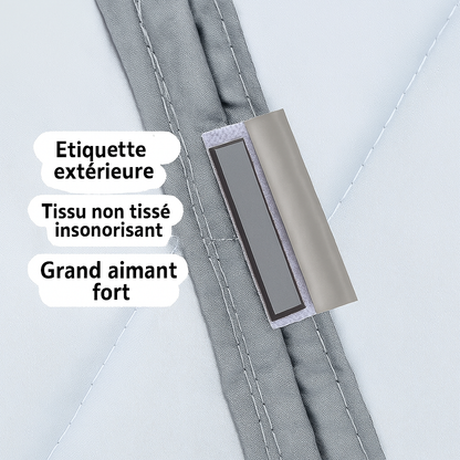Système magnétique renforcé du rideau de porte, composé d’un aimant puissant, d’un tissu non tissé insonorisant et d’un revêtement extérieur robuste.