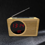 Radio-réveil en bambou dans un intérieur moderne