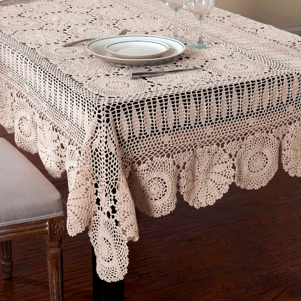 serviette table crochetée motif floral vintage coton couleur beige clair maison fêtes banquets