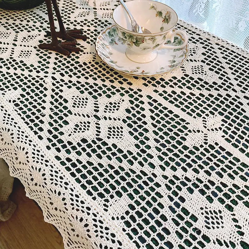 nappe crochetée motif floral géométrique rustique vintage blanc cassé verte bleue table décoration intérieure