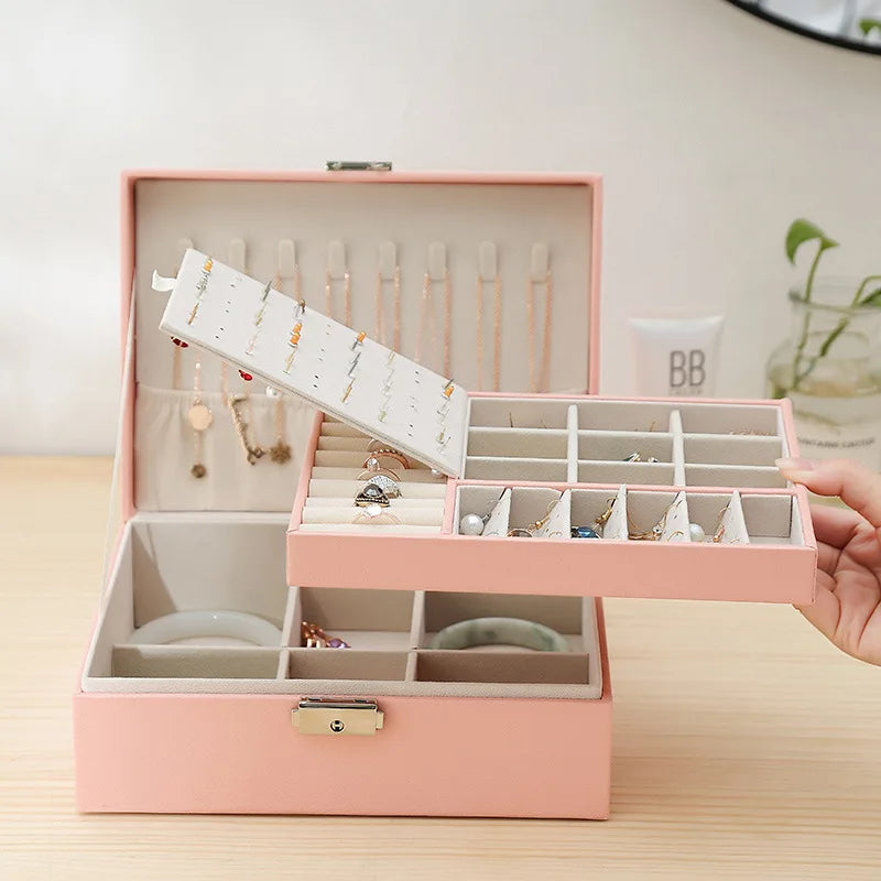 Vue de détail de l'organisateur intérieur pour bijoux et accessoires
