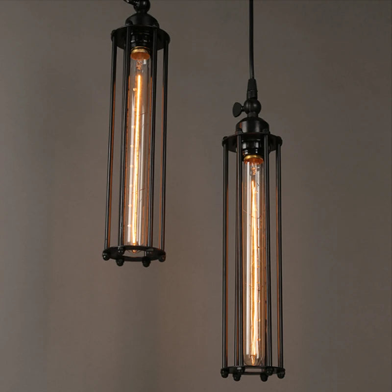 Détail de la base E27 et du cordon de suspension de la lampe industrielle