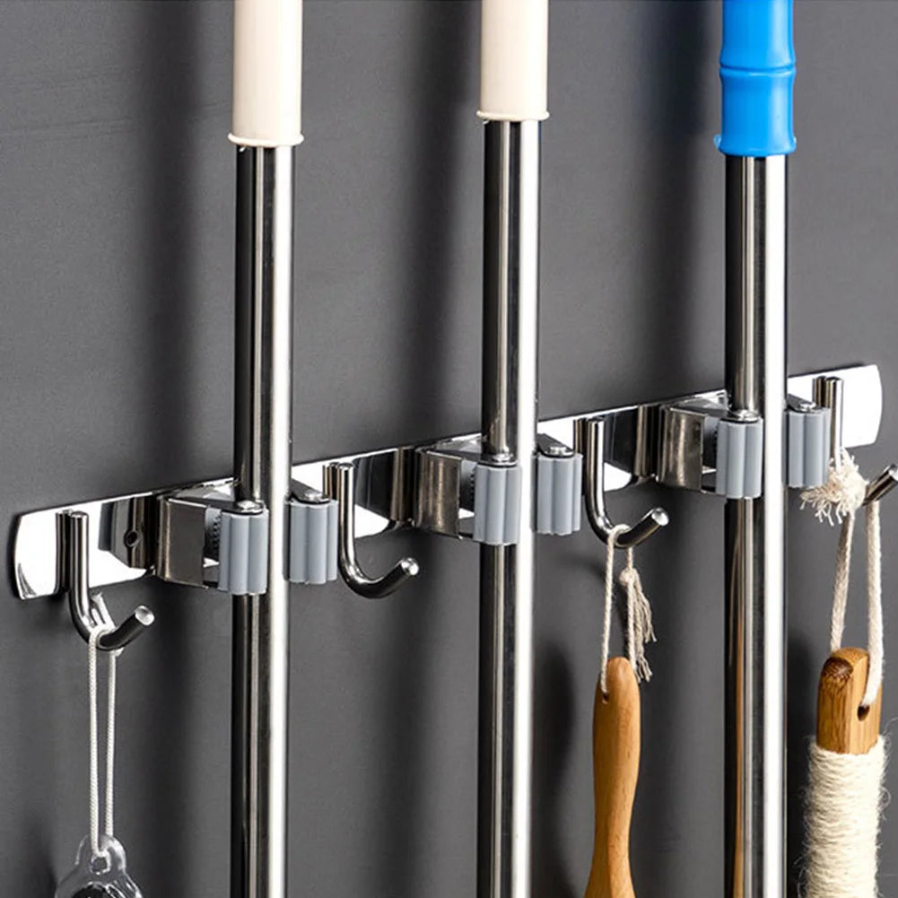 porte balais argenté vert clair adhésif mur moderne hooks rangement outils nettoyage