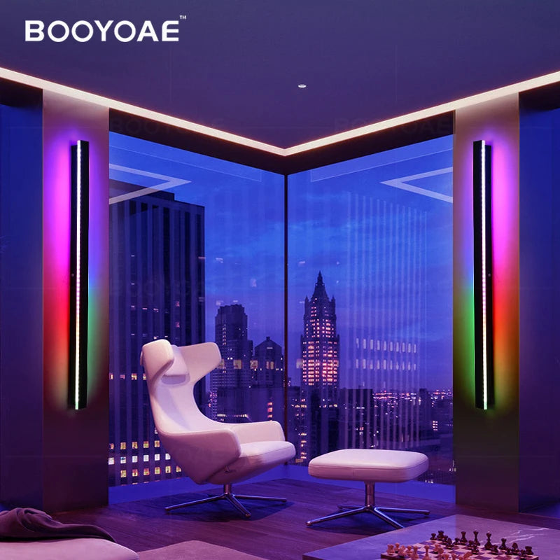Éclairage coloré RGB d'une applique murale sur un balcon