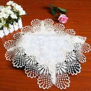 nappe carrée dentelle brocart motif floral géométrique blanc rose semi transparent vintage romantique decorationintérieur