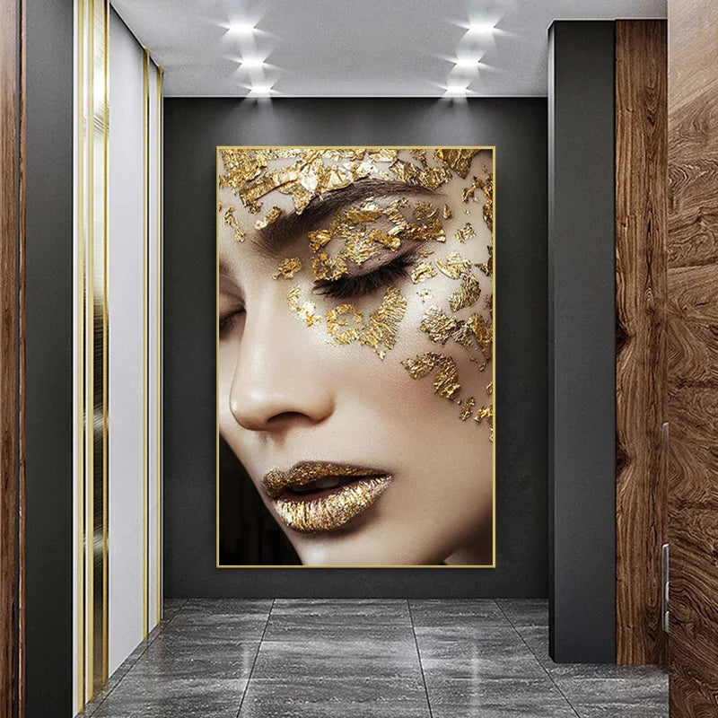 Affiche toile femme dorée détail des couleurs et textures