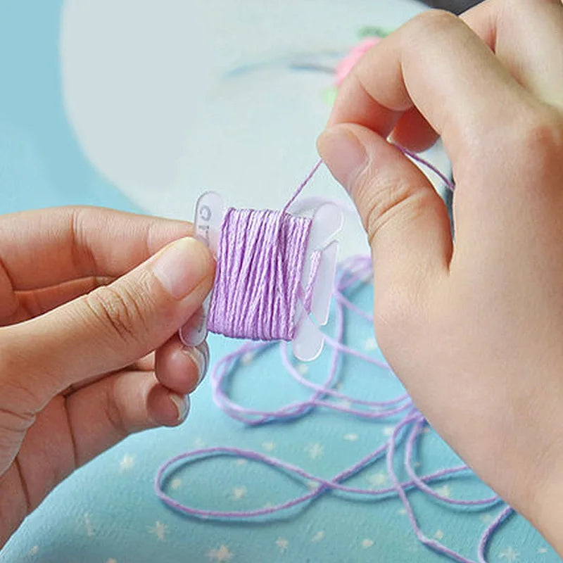 bobines fil transparentes modernes couleur rose blanc vert bleu rangement fil coudre