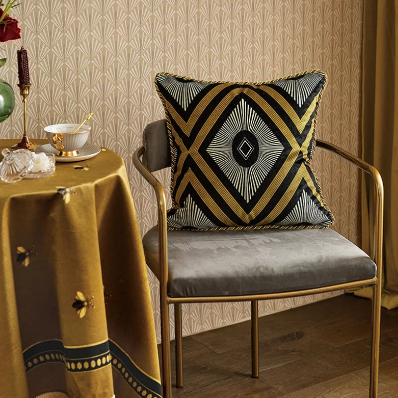 coussins décoratifs velours or motifs géométriques abeilles brodées luxueux salon chambre voiture