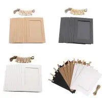 cadres photo papier kraft noir marron blanc suspension pinces bois décoration murrale rustic vintage