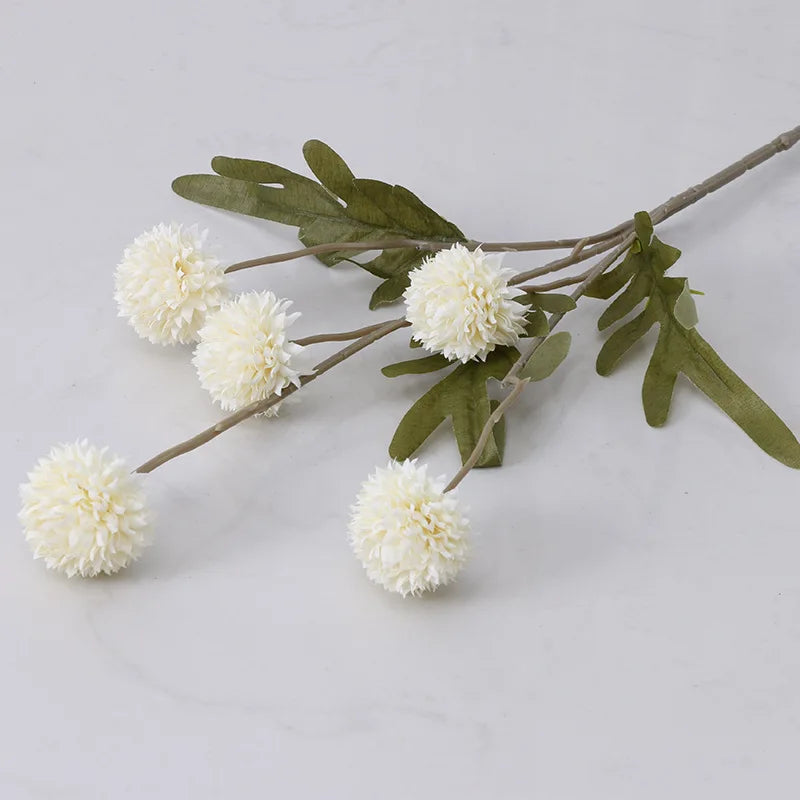 décoration intérieure moderne bouquet artificiel rose blanc violet boules fleurs feuilles vertes mariage anniversaire