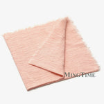 serviette table moderne gris rose pâle franges bord texture rugueuse opacité rustique