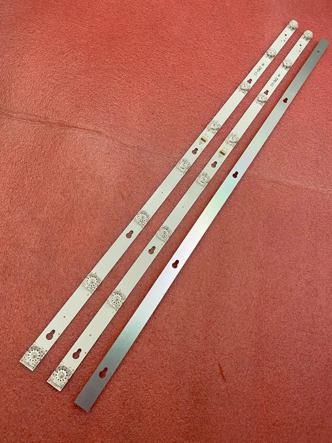 ruban lumineux blanc led points led moderne fixations aluminium bouton poussoir sans fil personnalisable