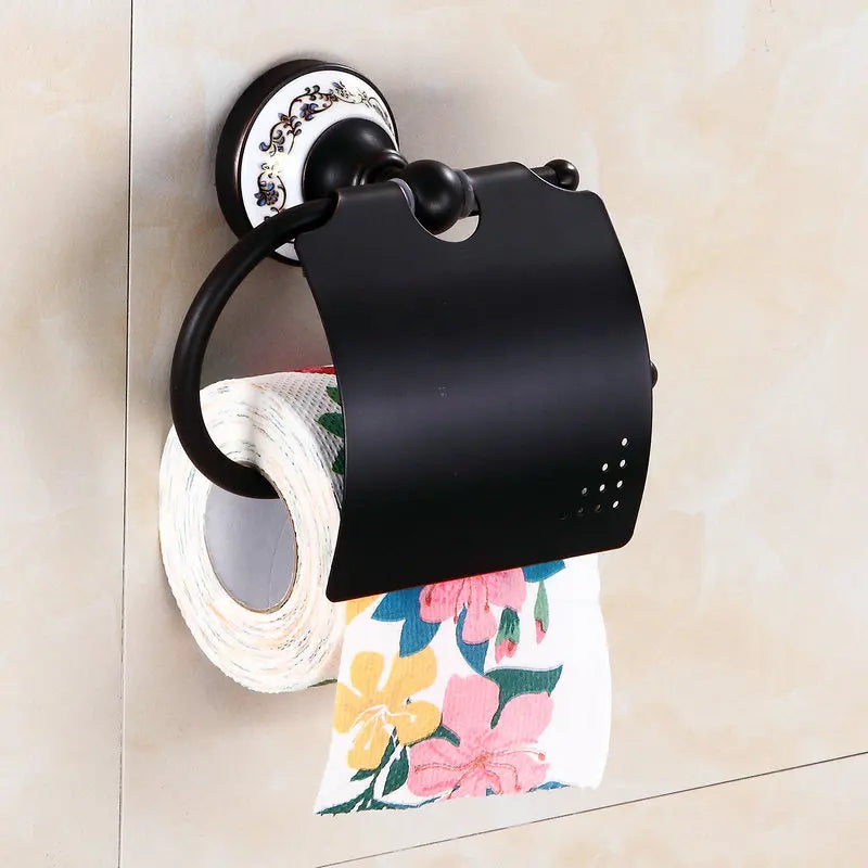 accessoires salle bain noir blanc motif floral classique porte serviettes papier toilette porte savon