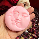 moule silicone bougie visage sculpté blanc rose violet artisanal moderne