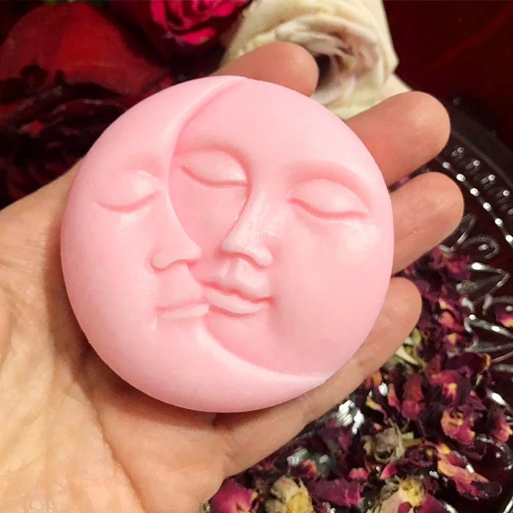 moule silicone bougie visage sculpté blanc rose violet artisanal moderne