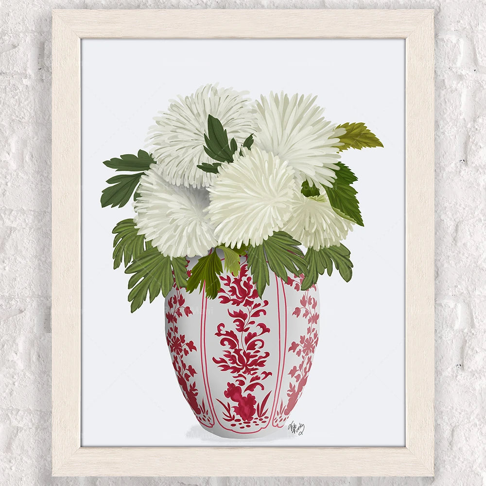 Un bouquet éclatant de fleurs blanches épanouies dans un vase décoré de motifs rouges ornés.