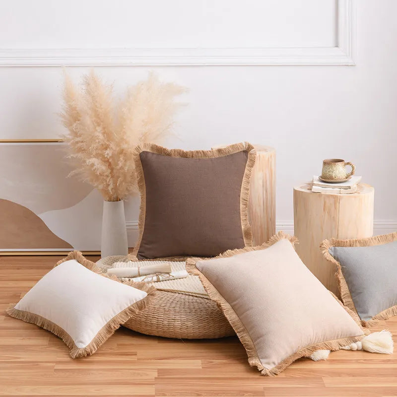 coussins decoratifs bohemes couleurs multicolores tissu texturé franges rustique