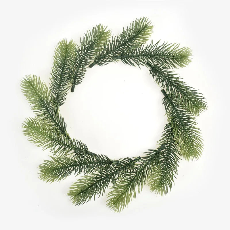 décoration noël couronne branches pin feuilles baies bougies naturel extérieur festive arrangement