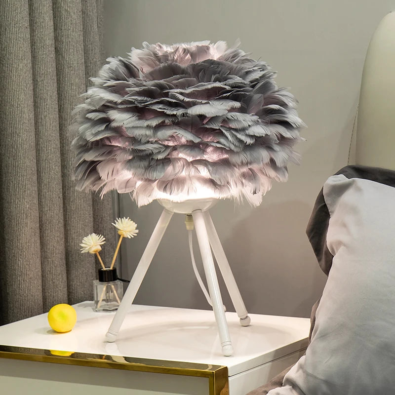 lampe table plumes moderne blanc bleu marine rose gris pieds métal doré