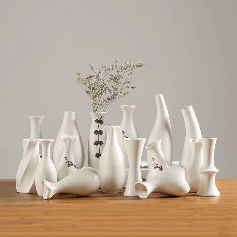 vases blancs modernes minimalistes céramique opaques fleurs artificielles table simple