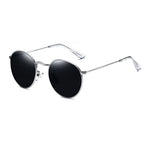 Lunettes de soleil miroir rondes portées par un homme