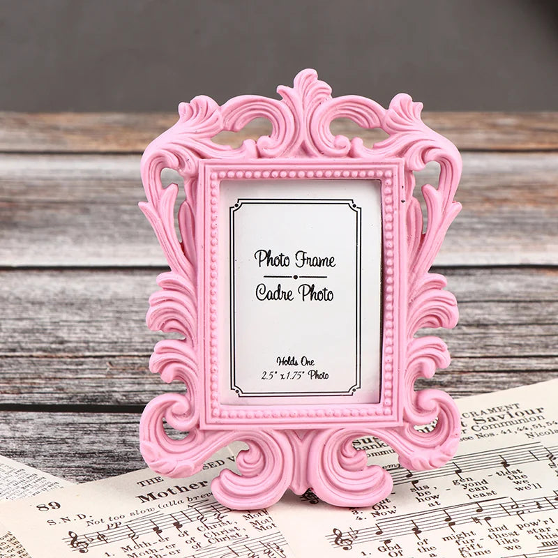 cadres photo vintage baroques rose noir blanc or volutes floraux partitions musicales potiron assiette