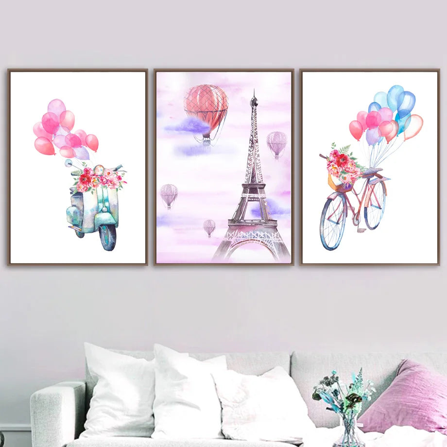 Trois images artistiques évoquant la légèreté et la féminité avec un scooter vintage, la tour Eiffel et un vélo avec des ballons colorés.