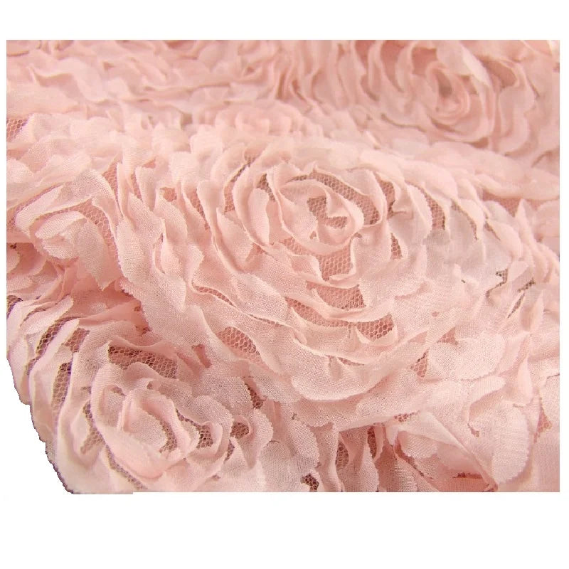 tissu mousseline rose motif fleuri romantique transparent délicat floral soie semi transparent scène