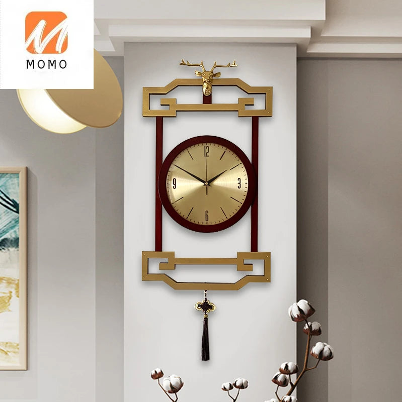 horloge murale bois chinois cadres dorés marron motif géométrique aiguilles dorées classique