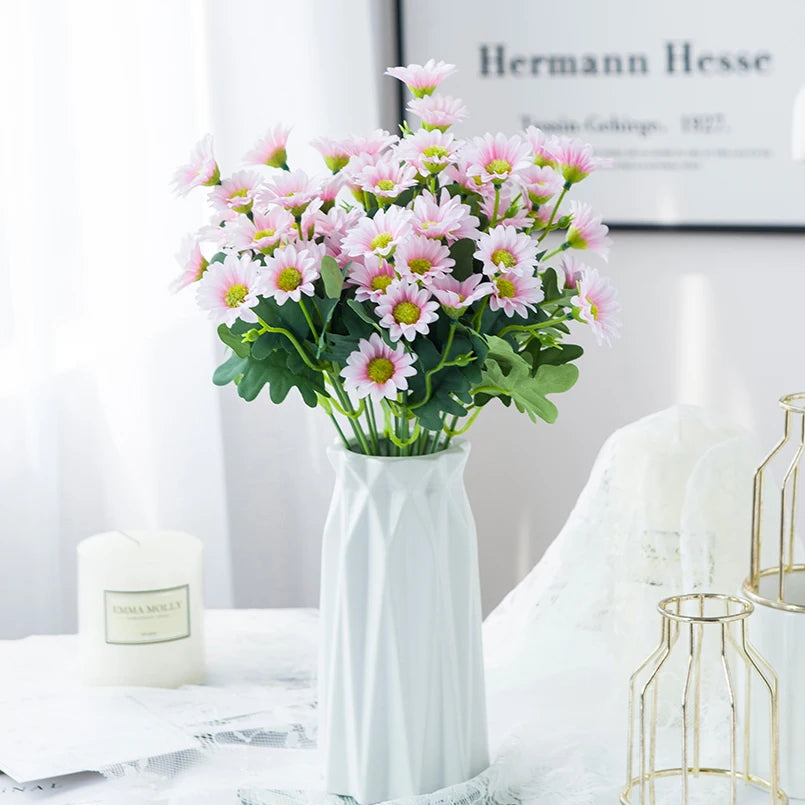 bouquet marguerites soie orange jaune rose blanc vase blanc moderne décoration intérieur mariage