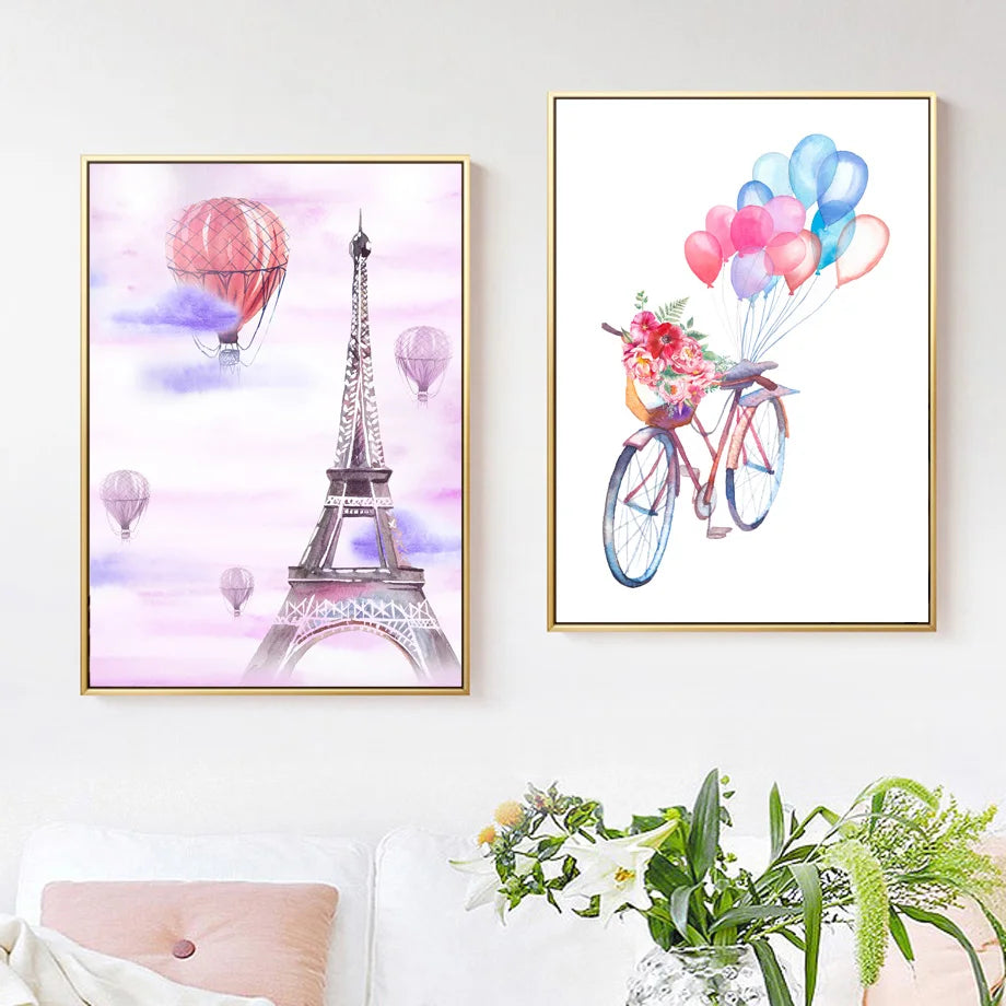 Des ballons colorés et une bicyclette avec des fleurs représentent une scène de romance à Paris, avec la Tour Eiffel à l'arrière-plan.