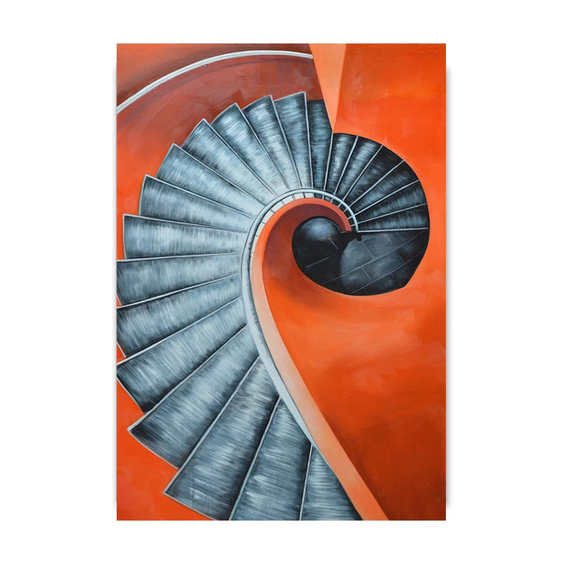 L'image représente un escalier en spirale avec des marches en métal de couleur grise sur fond orange, créant une impression graphique et géométrique.