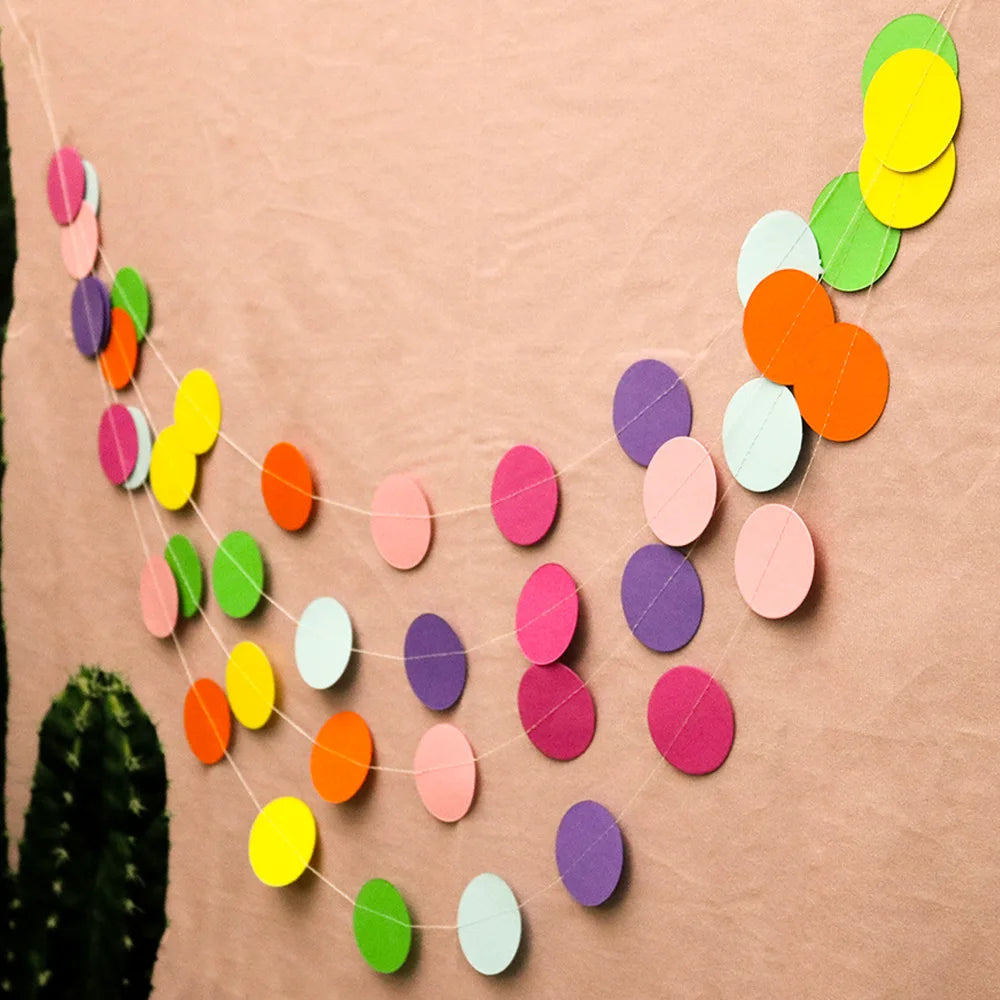 guirlande décorative festif colorée cercles papier rose violet vert jaune orange bleu turquoise fil
