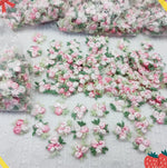 broderies dentelle fleurs simples vert rose blanc traditionnelles couture femmes