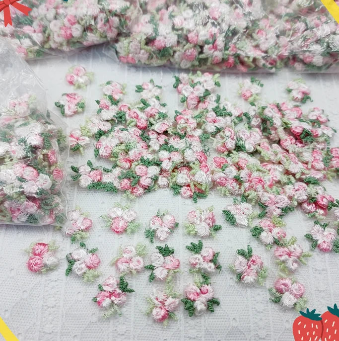 broderies dentelle fleurs simples vert rose blanc traditionnelles couture femmes
