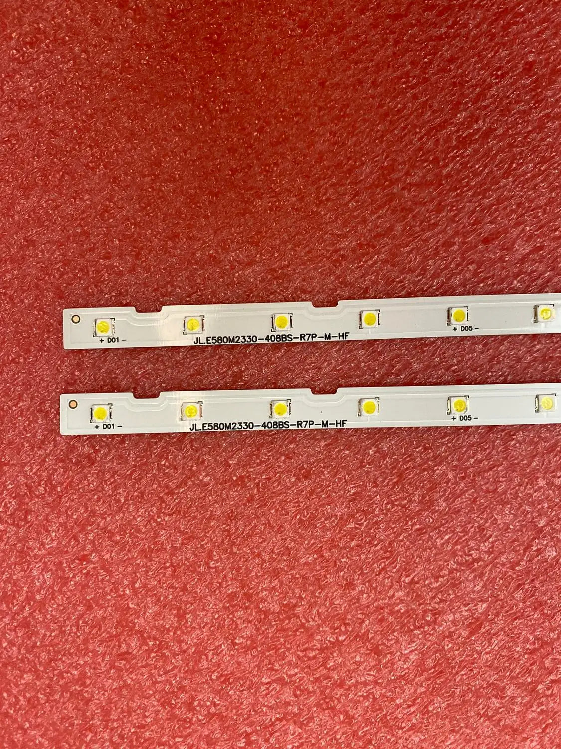 ruban led blanc adhésif moderne points lumineux jaunes espacés connecteur aluminium blanc fixations inclusées
