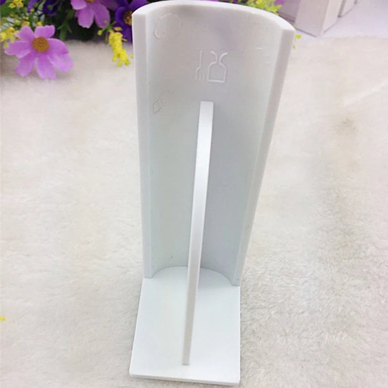 outils pâtisserie spatules blanc jaune plat lisse fondant décoration gâteau accessoire cuisine pratique moderne
