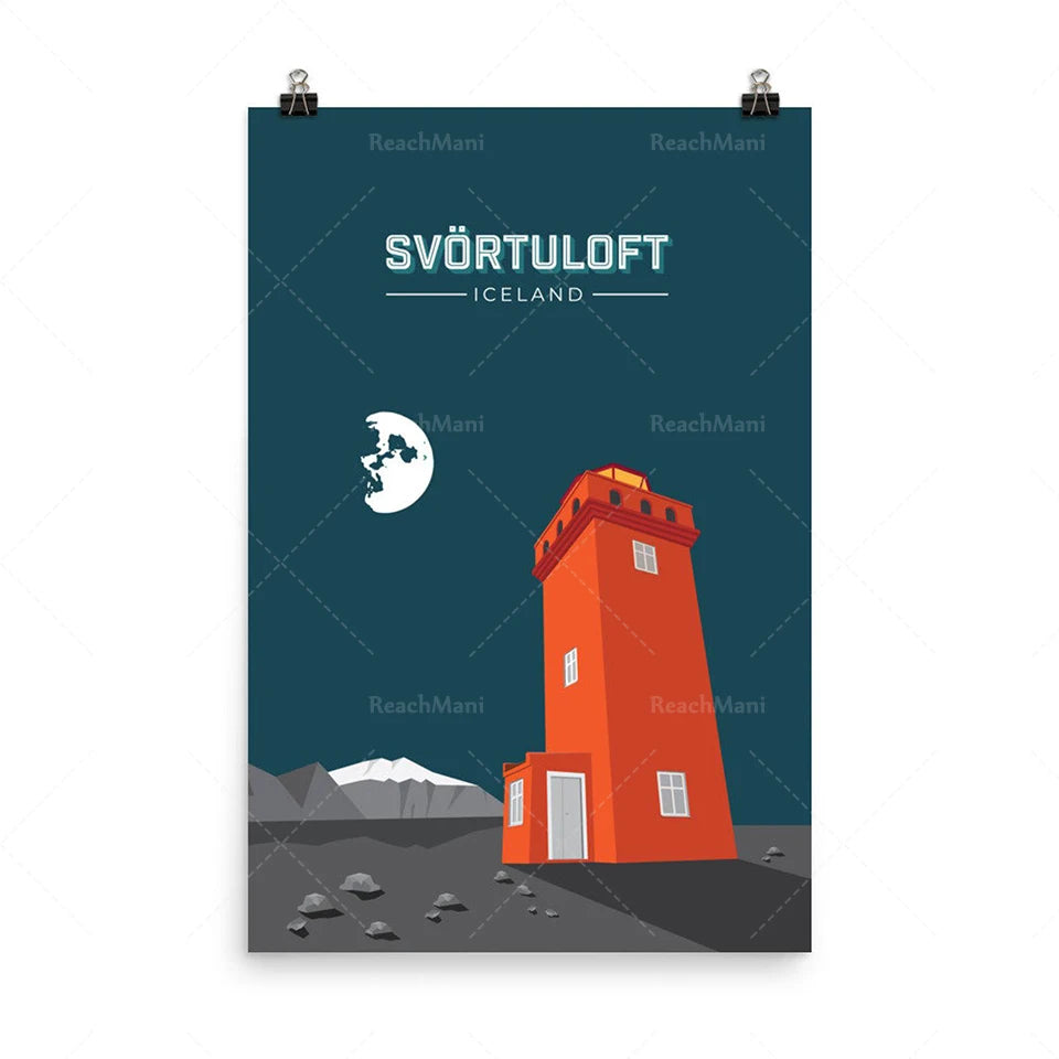 Une tour orange sur fond d'un paysage islandais de nuit, avec la lune en arrière-plan.