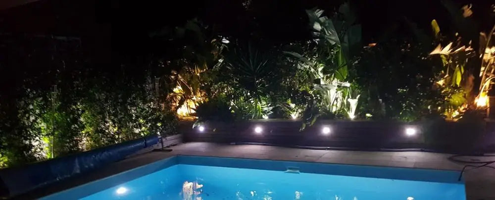 projecteur éclairage jardin extérieur led ip65 moderne noir fixe piquet cable prise murale remplacable