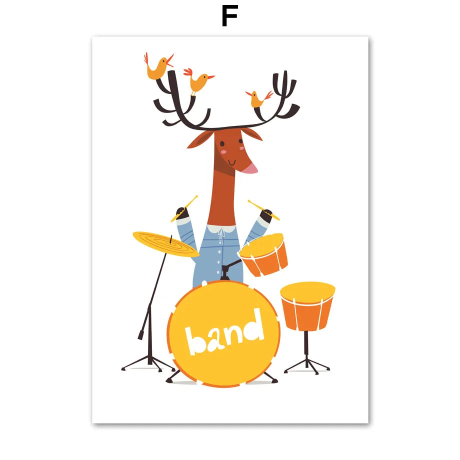 Un cervidé jouant de la musique avec un groupe de bois sur un fond blanc.