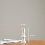 vases blancs modernes minimalistes céramique opaques fleurs artificielles table simple
