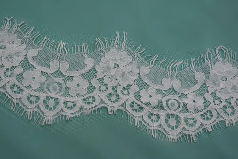 ruban dentelle blanc fleurs motifs géométriques classique polyester nylon maille écologique