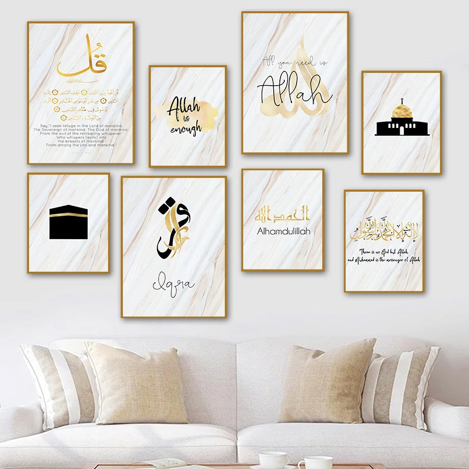 Collection de tableaux décorés de calligraphies arabes et de messages de foi.