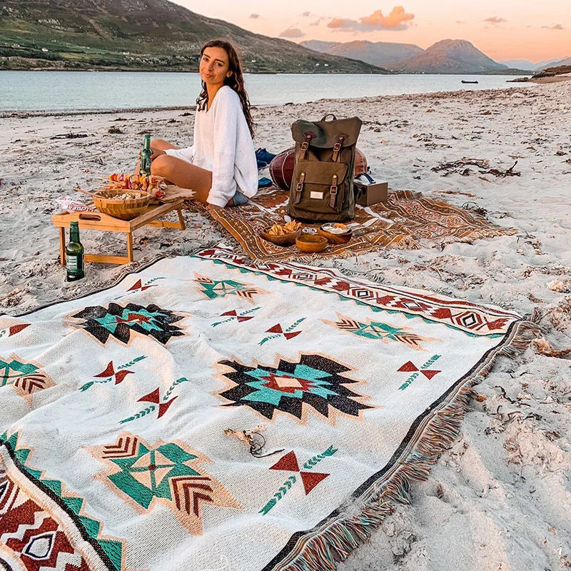 Couverture indienne boho multicolore en extérieur pique-nique