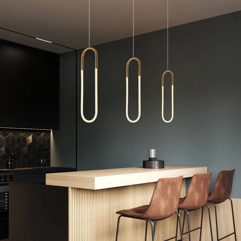 suspension lumineuse moderne or blanc pince papier finition lisse minimaliste salon chambrehôtel