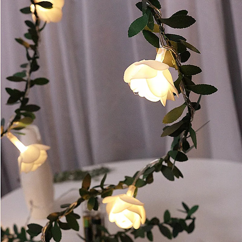 guirlande lumineuse fleurs blanches feuilles vertes clips romantique noël décoration chambre partie