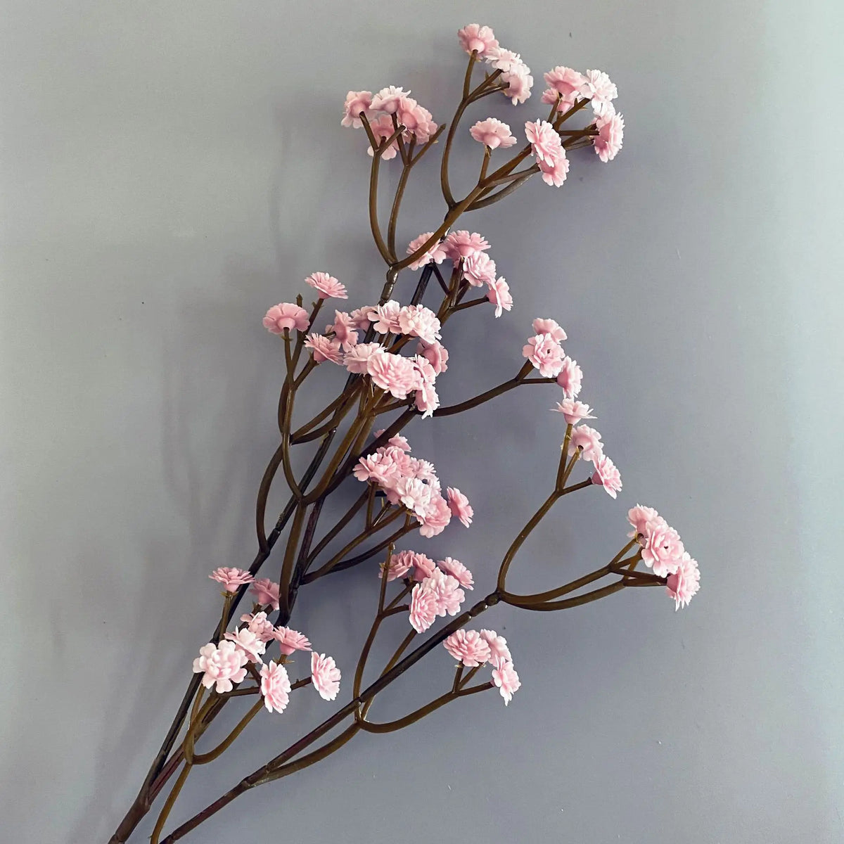 bouquet artificiel fleurs roses blanches marrons rouges petite fleurs rondes naturel minimaliste decoration maison